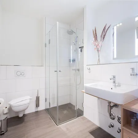 Ost-apartment Mit Gemeinschafts-spa شقة