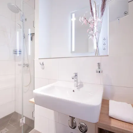 Ost-apartment Mit Gemeinschafts-spa شقة
