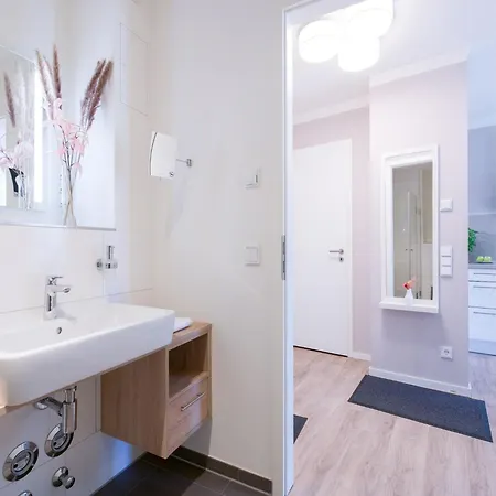 Ost-apartment Mit Gemeinschafts-spa شقة *